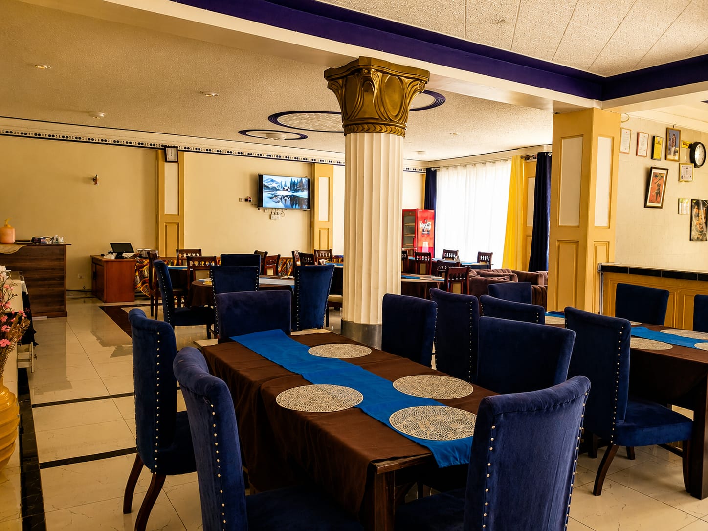 LE-VOYAGE dining area