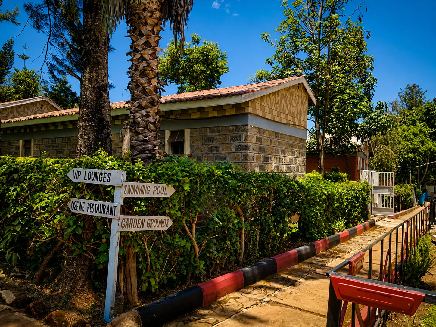 LE-VOYAGE grounds