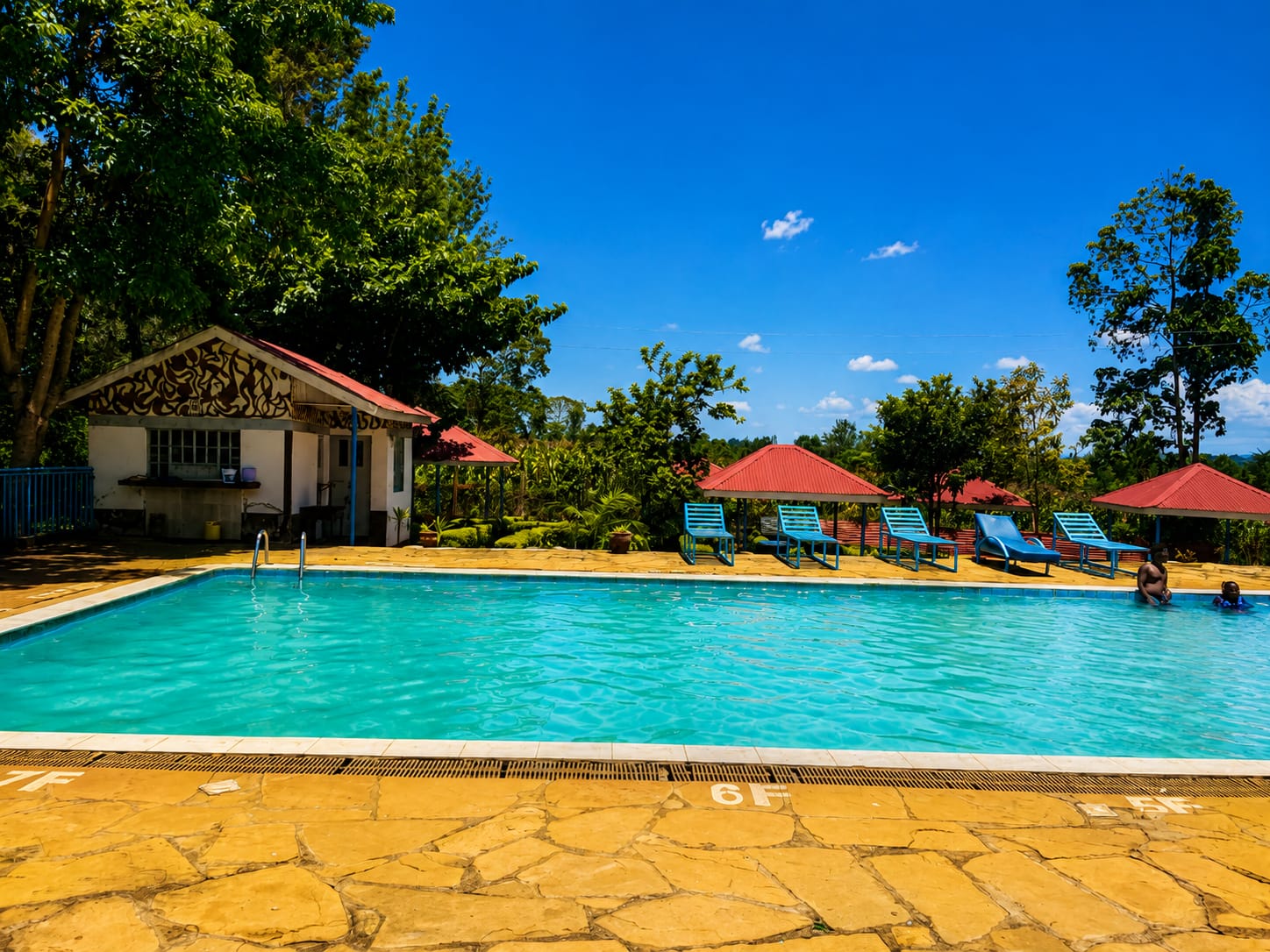 LE-VOYAGE swimming pool deck