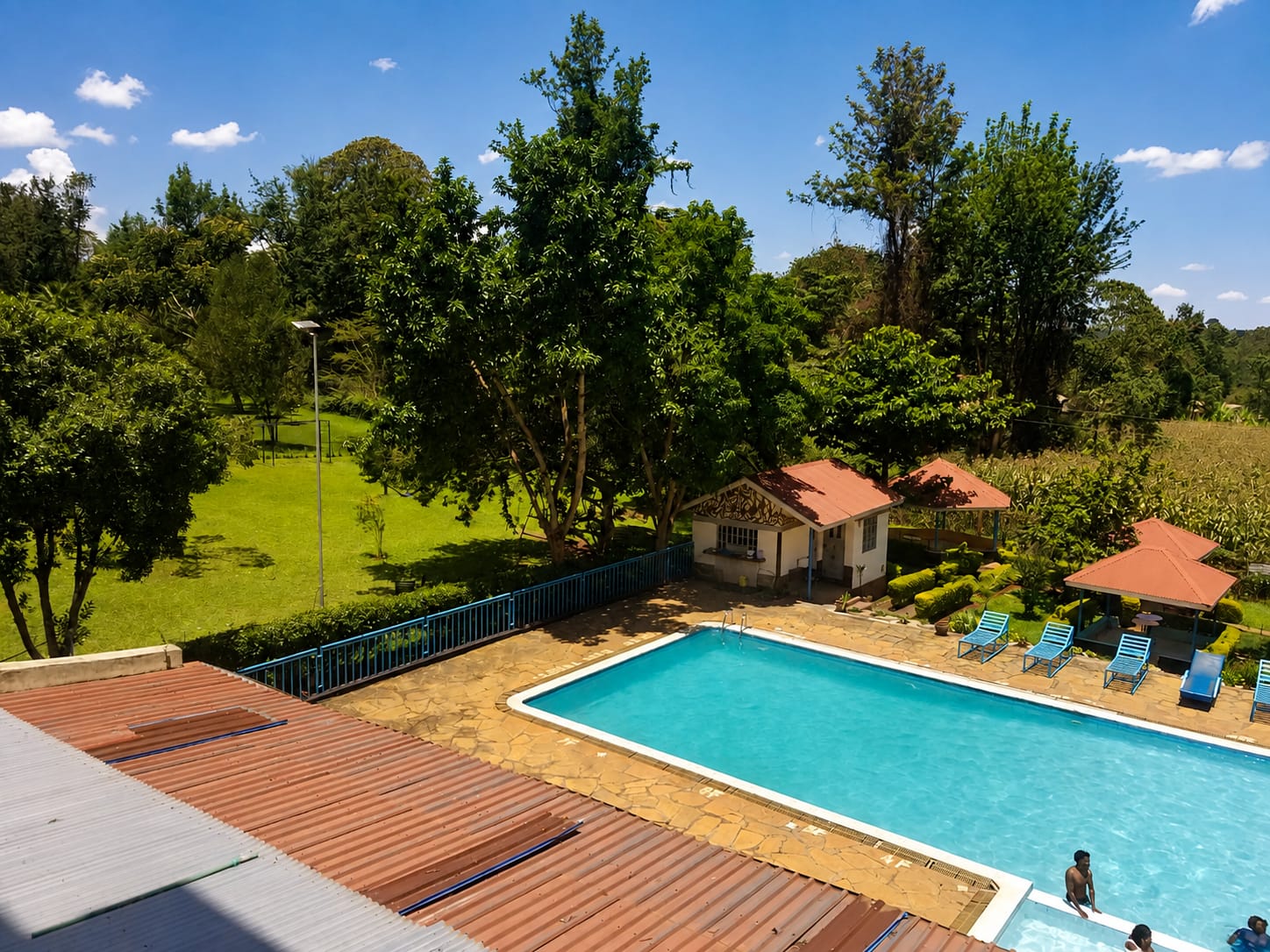 LE-VOYAGE swimming pool view